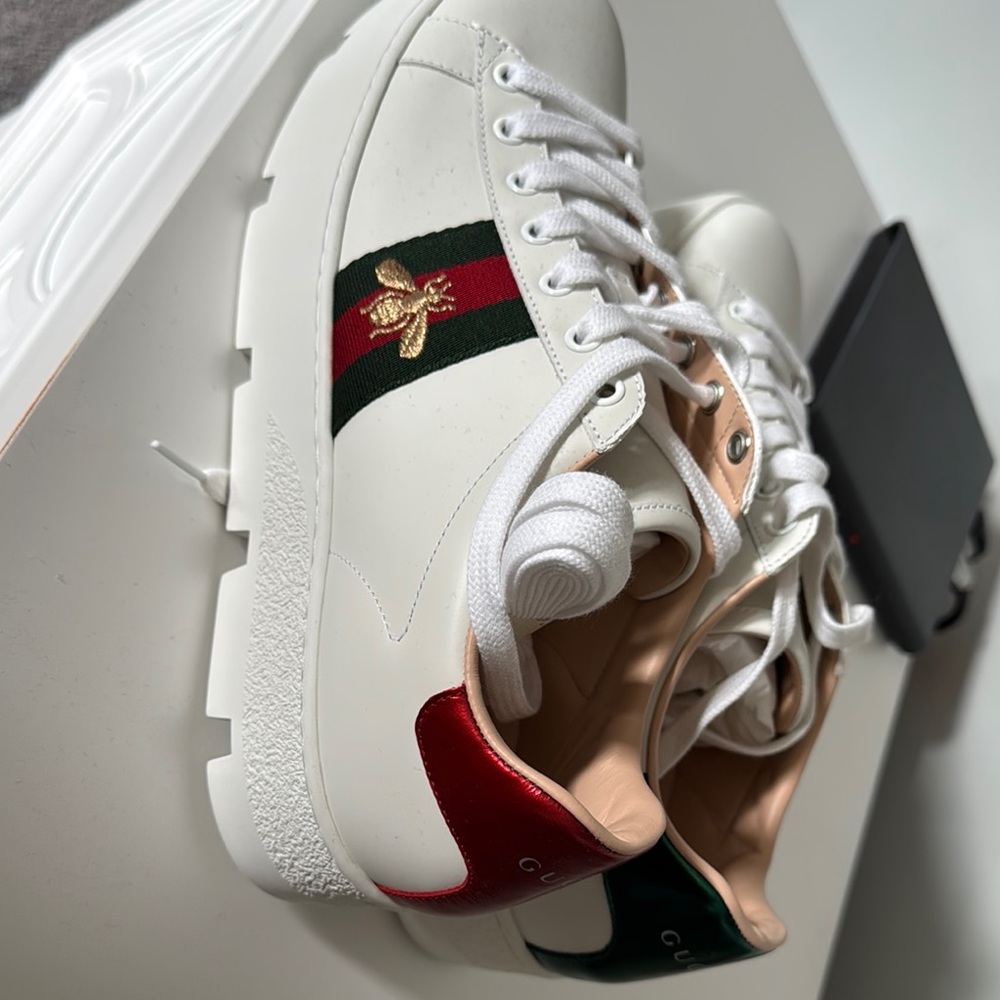 Gucci White Sneakers with Red and Green Accents - Picture 3 of 5